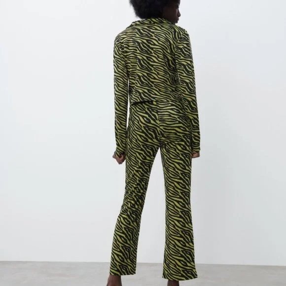 Blogger's Fave - ZARA JACQUARD PRINT POLO & FLARE PANTS SET - Picture 5 of 6